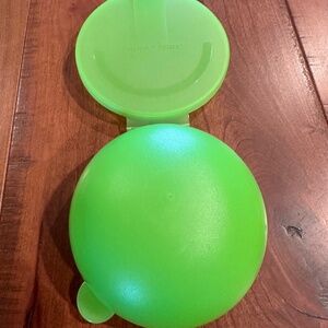 TUPPERWARE ONION/TOMATO/GRAPEFRUIT PLASTIC STORAGE HINGE LID W/HANGING HANDLE
